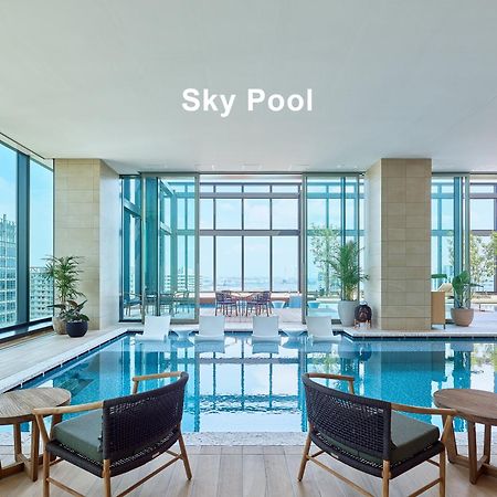 Mitsui Garden Hotel Yokohama Minatomirai Premier Экстерьер фото Sky Pool