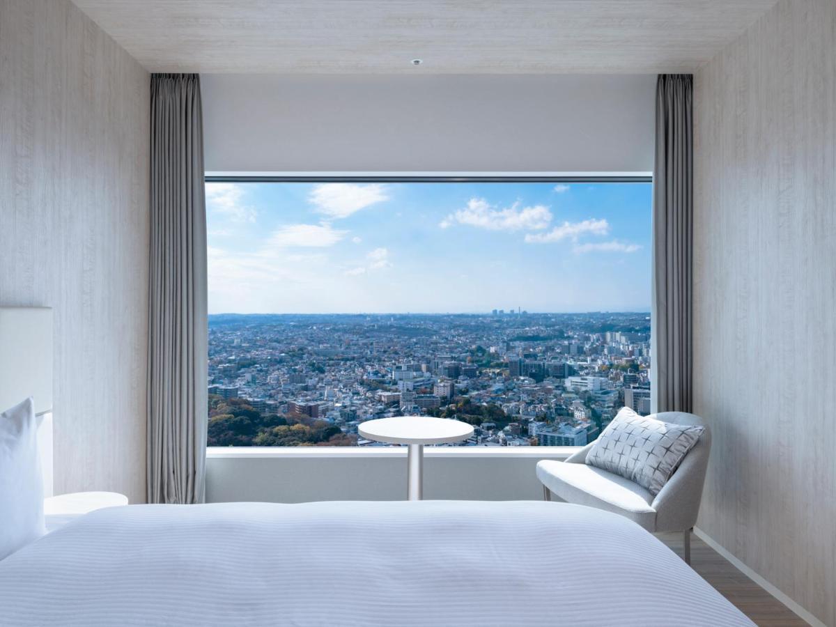 Mitsui Garden Hotel Yokohama Minatomirai Premier Экстерьер фото A guest room at the hotel