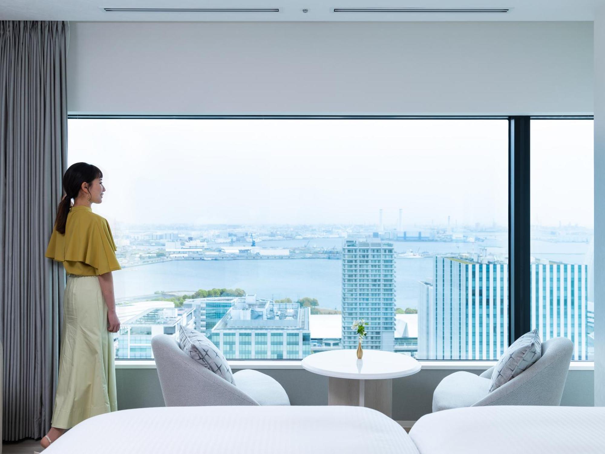 Mitsui Garden Hotel Yokohama Minatomirai Premier Экстерьер фото A guest room at the hotel