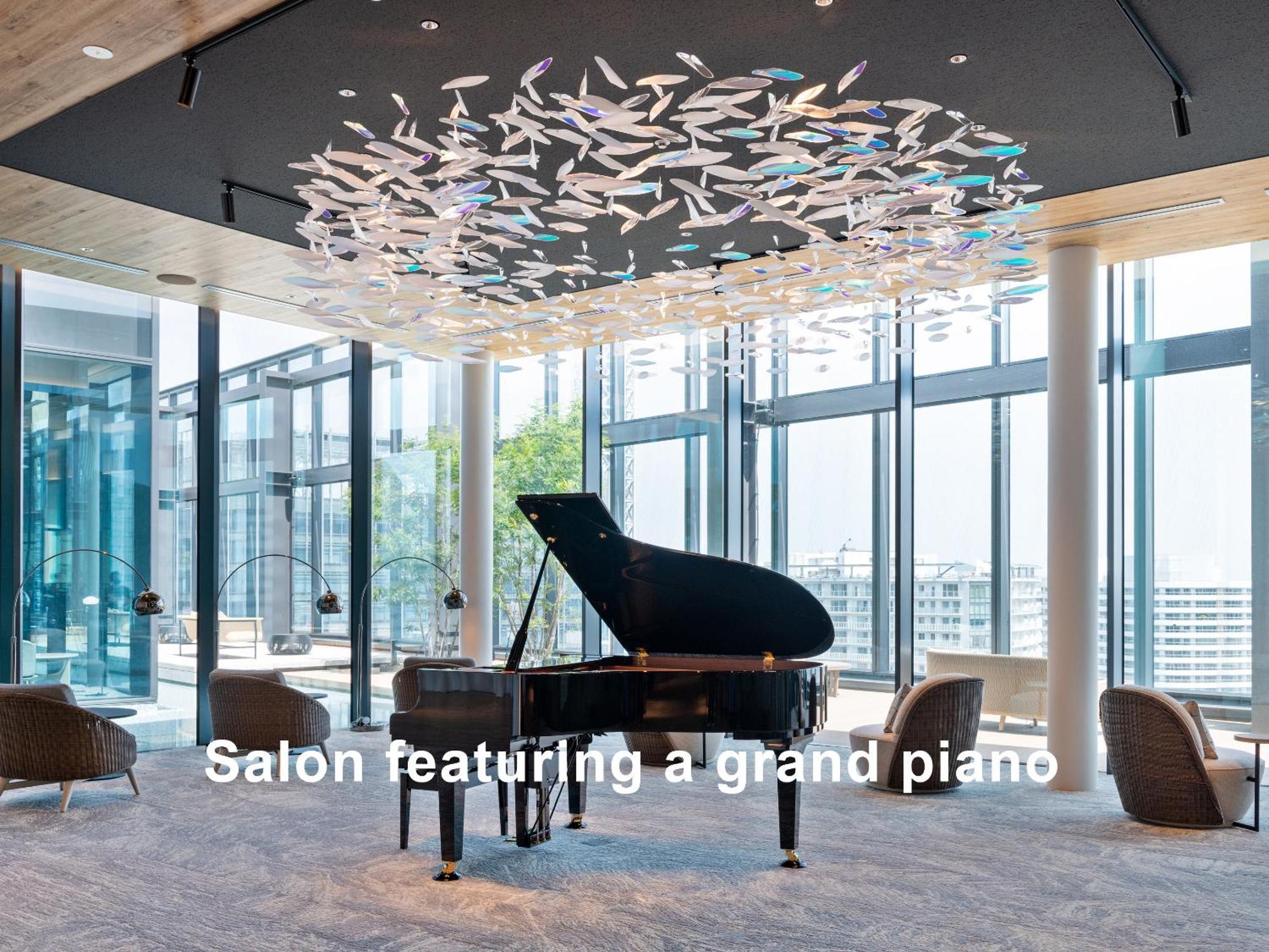 Mitsui Garden Hotel Yokohama Minatomirai Premier Экстерьер фото Salon featuring a grand piano